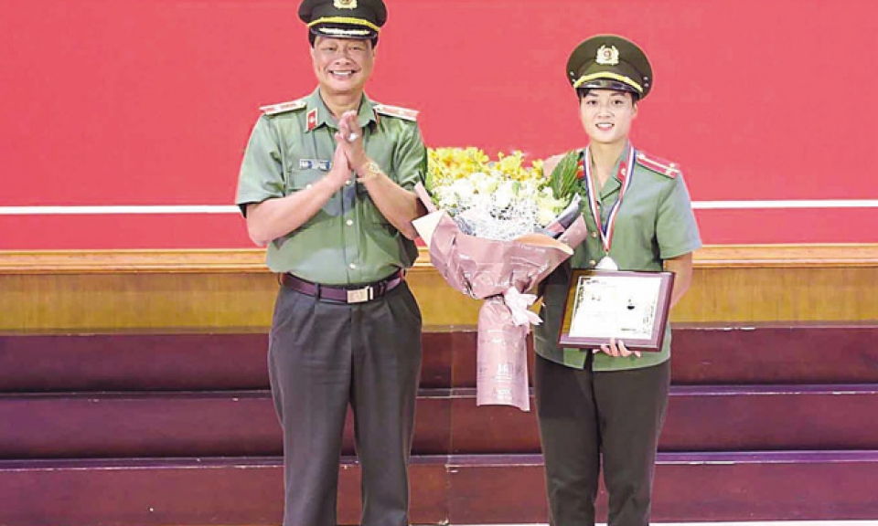 Nữ Công an giành nhiều giải cao tại Hội thi  bắn súng, võ thuật