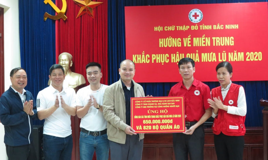 Bắc Ninh: Thêm 670 triệu đồng và 820 bộ quần áo ủng hộ miền Trung