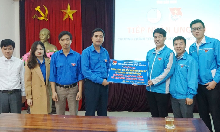 Tỉnh Đoàn tiếp nhận ủng hộ đồng bào các tỉnh miền Trung