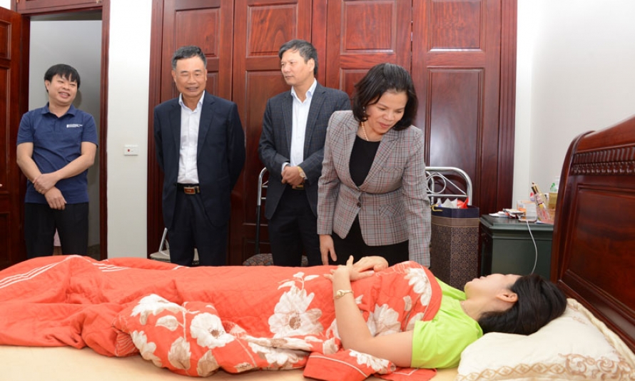 Lãnh đạo tỉnh thăm, động viên nạn nhân và các gia đình nạn nhân bị TNGT