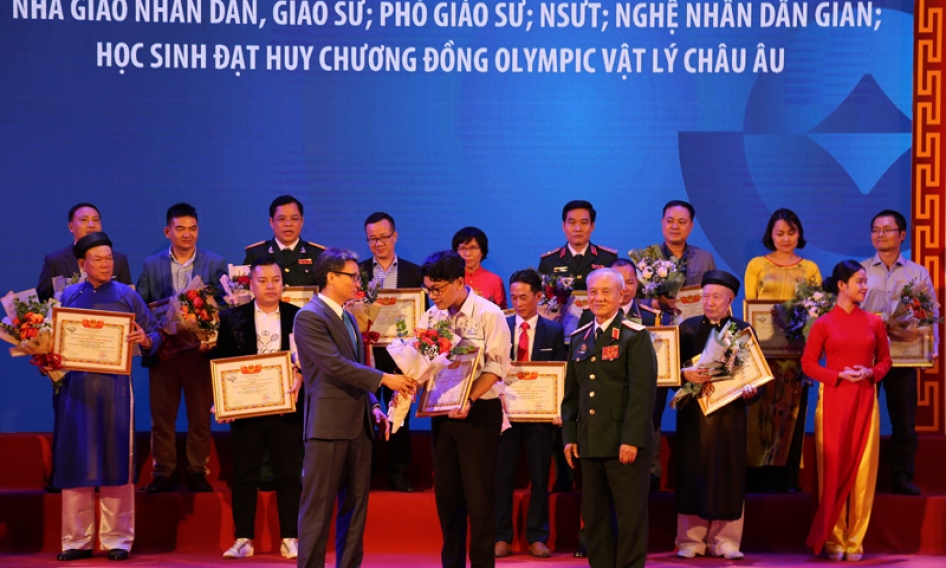 Bắc Ninh vinh danh hơn 200 cá nhân đạt thành tích xuất sắc trong học tập và công tác