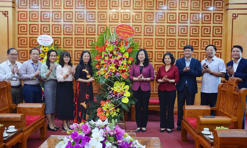 Lãnh đạo tỉnh chúc mừng nhân Ngày Nhà giáo Việt Nam 20-11 tại Trường Chính trị Nguyễn Văn Cừ