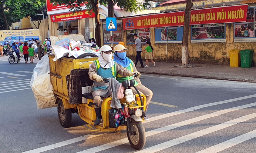 Cấp 3.000 xe gom và 13.000 thùng chứa phân loại rác