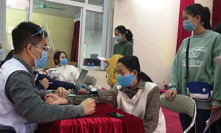 Gần 300 sinh viên đăng ký hiến máu tình nguyện