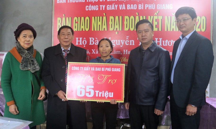Bàn giao nhà Đại đoàn kết cho 2 hộ nghèo xã Phú Lâm (Tiên Du)