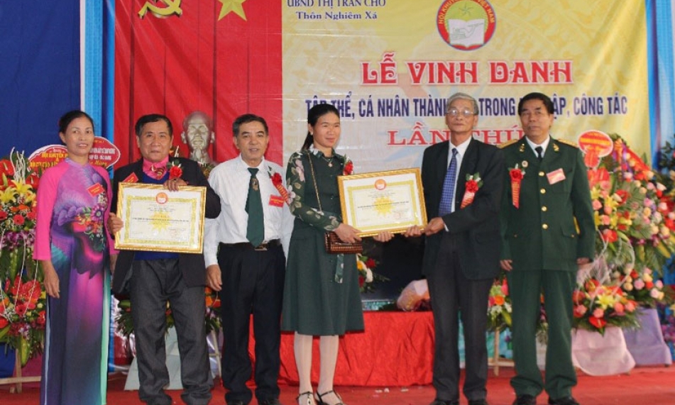 Vinh danh tập thể, cá nhân thành đạt trong học tập, công tác lần thứ 2