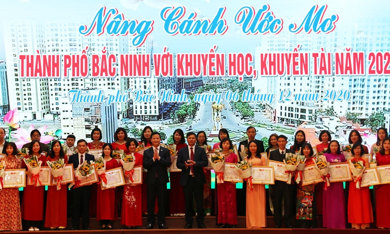 Gần 400 tập thể, cá nhân được trao thưởng từ Quỹ Khuyến học, khuyến tài Hoàng Quốc Việt năm 2020