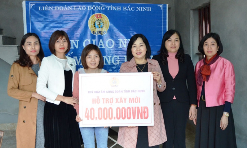 Trao hỗ trợ kinh phí sửa chữa, xây mới  “Mái ấm Công đoàn”