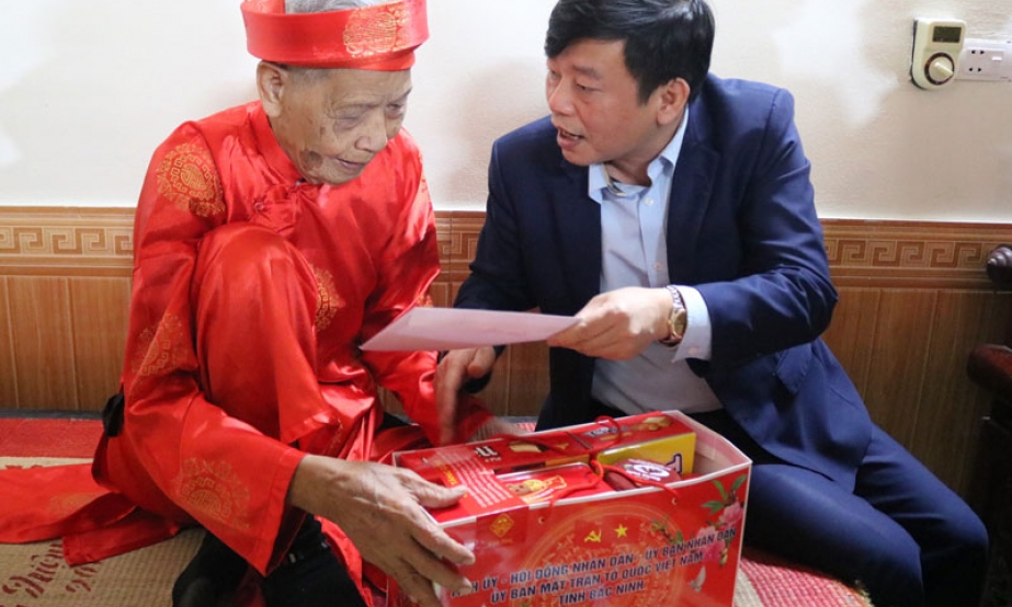 Lãnh đạo tỉnh thăm, tặng quà nhân dịp  Tết Nguyên đán Tân Sửu 2021 tại huyện Yên Phong