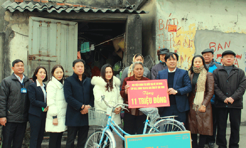 Thăm, tặng quà hộ nghèo  tại thành phố Bắc Ninh