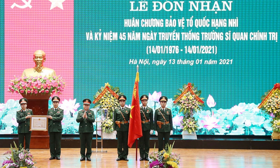 Trường Sĩ quan Chính trị đón nhận Huân chương Bảo vệ Tổ quốc hạng Nhì và kỷ niệm 45 năm Ngày truyền thống