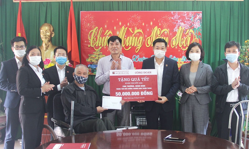 Agribank thăm, tặng quà Tết Tân Sửu 2021  tại Trung tâm Điều dưỡng Thương binh Thuận Thành