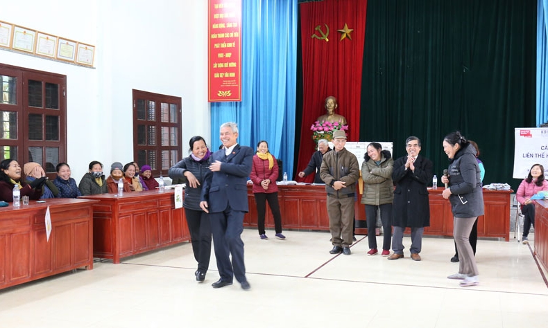 Câu lạc bộ liên thế hệ tự giúp nhau thôn Lập Ái