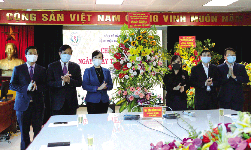 Các đồng chí lãnh đạo tỉnh chúc mừng Ngày Thầy thuốc Việt Nam (27-2)