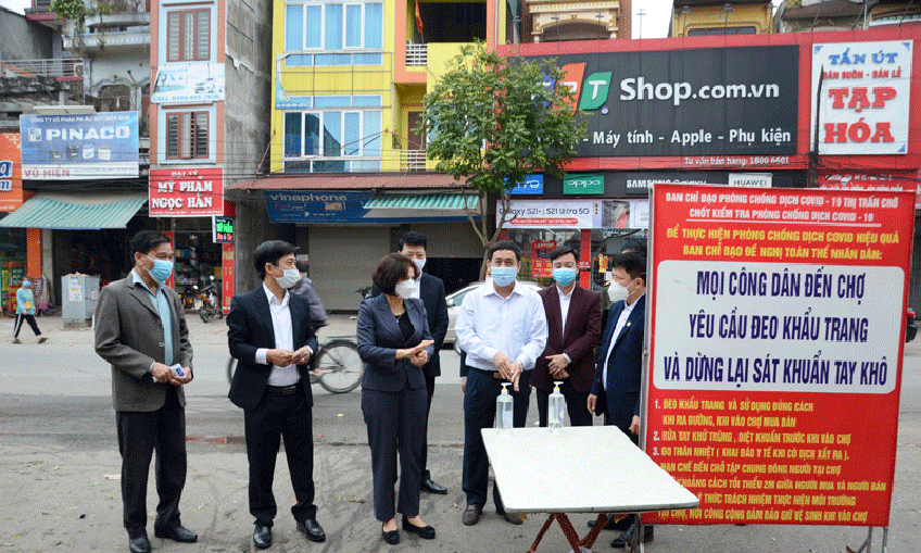 Chủ tịch UBND tỉnh Nguyễn Hương Giang kiểm tra công tác phòng, chống dịch COVID-19 tại huyện Yên Phong