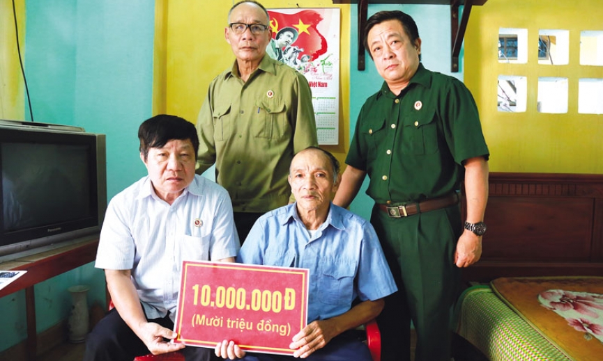Thắm tình đồng đội