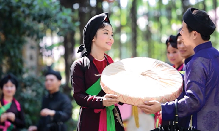 Chữ “tình” trong bài thơ  “Gửi người Quan họ”