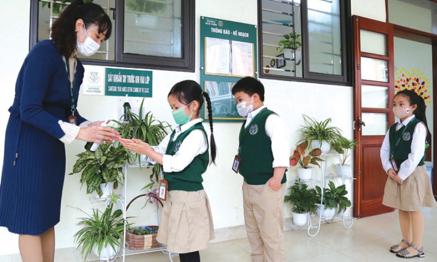 Ghi nhận ngày đầu tiên  học sinh trở lại trường học