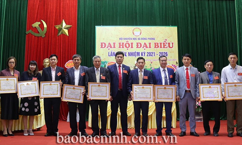 Hội Khuyến học Yên Phong chỉ đạo Đại hội điểm cấp xã ở Đông Phong