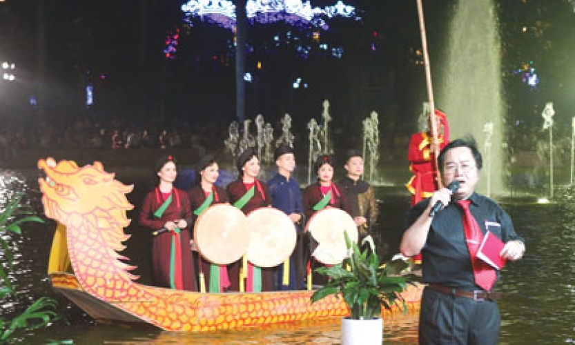 NSƯT Xuân Mùi  “bỏ bùa” khán giả