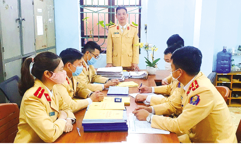 Bí thư Chi bộ  hết mình với công việc