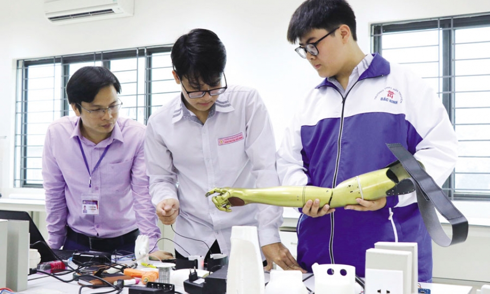 “Cánh tay robot…” giành chiến thắng quốc tế