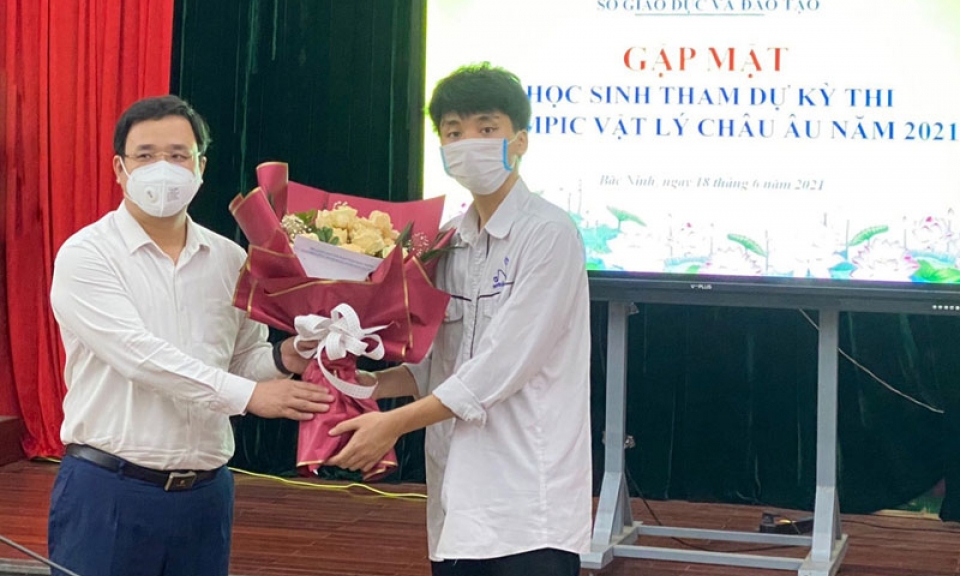 Học sinh Bắc Ninh tham dự cuộc thi Olympic Vật lý Châu Âu 2021