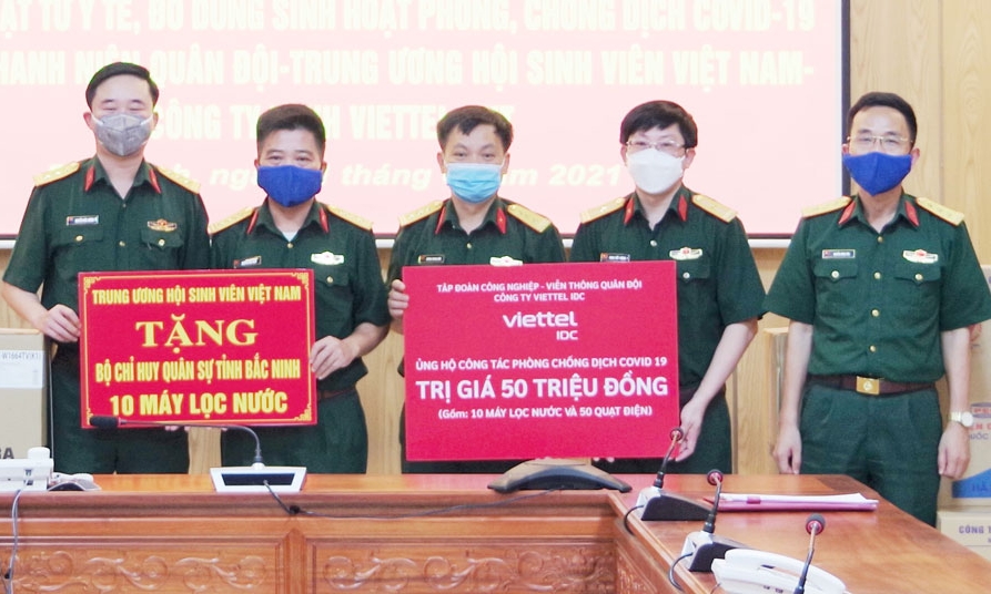 Bộ CHQS tỉnh tiếp nhận hỗ trợ phòng, chống dịch COVID-19