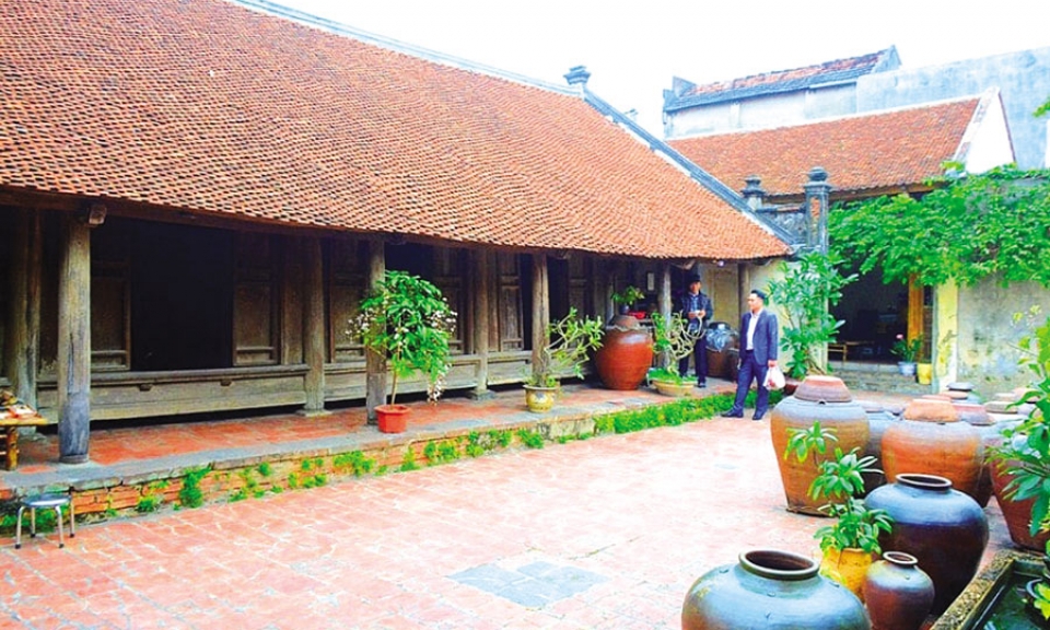 Sân gạch nhà tôi