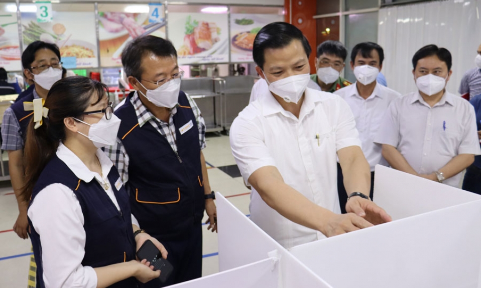 Lãnh đạo tỉnh kiểm tra công tác phòng, chống dịch cho công nhân KCN Yên Phong