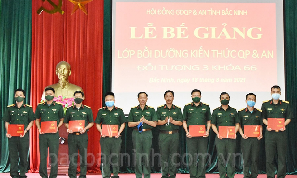 47 sĩ quan hoàn thành bồi dưỡng kiến thức quốc phòng và an ninh