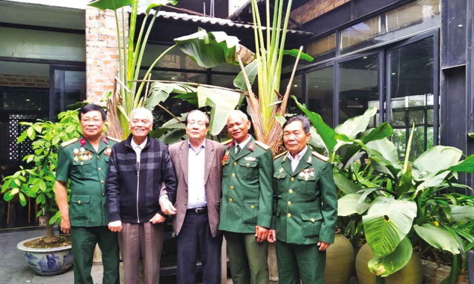 Nguyên mẫu bài thơ  “Năm anh em trên một chiếc xe tăng”