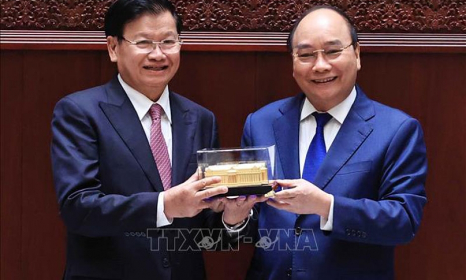 Chủ tịch nước Nguyễn Xuân Phúc và Tổng Bí thư, Chủ tịch nước Lào Thongloun Sisoulith dự Lễ trao tặng công trình Nhà Quốc hội Lào