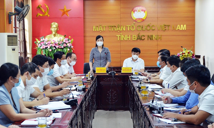 Bí thư Tỉnh ủy Đào Hồng Lan dự sinh hoạt tại Chi bộ Ủy ban MTTQ tỉnh
