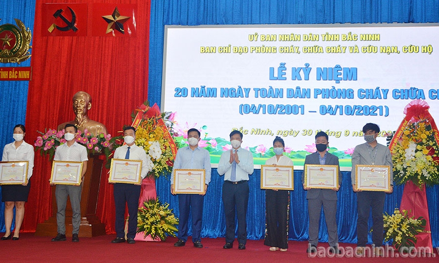 Kỷ niệm 60 năm ngày truyền thống lực lượng Cảnh sát PCCC và CNCH (4-10) và 20 năm Ngày toàn dân phòng cháy, chữa cháy