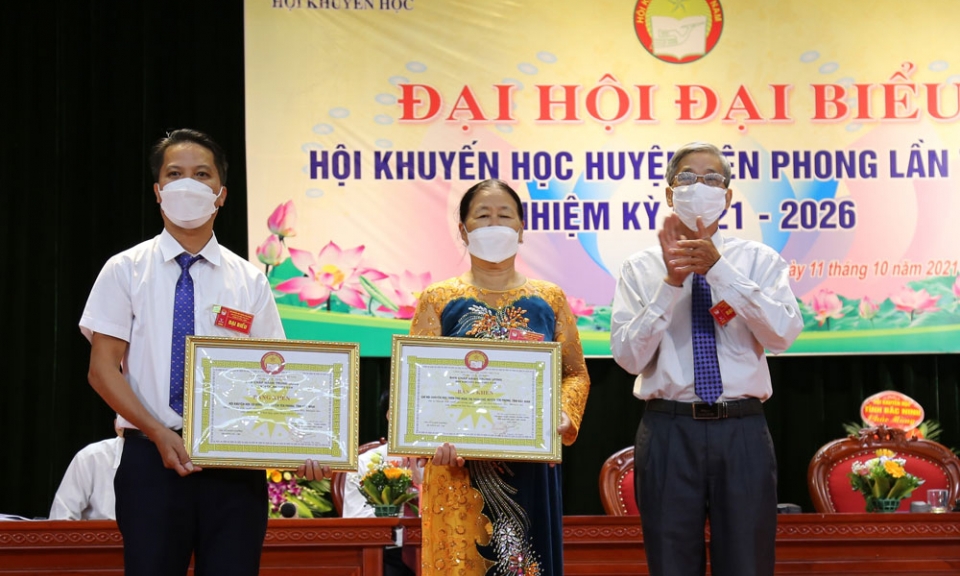 Yên Phong phấn đấu có từ 75% đến 80% gia đình đạt tiêu chí “Gia đình học tập”