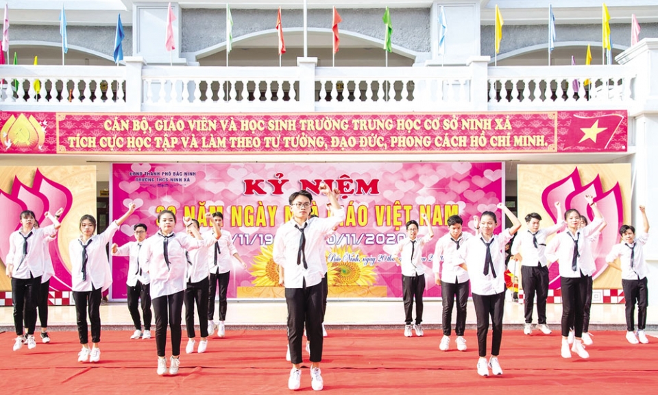 Sự nghiệp trồng người luôn nở hoa