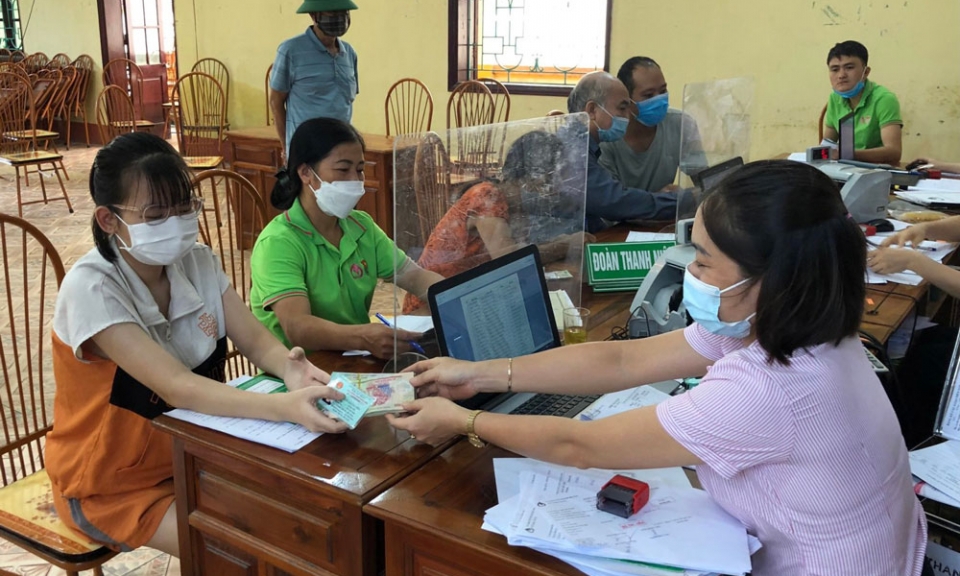 Giảm 10% lãi suất so với lãi suất cho vay hiện hành đối với các chương trình tín dụng chính sách