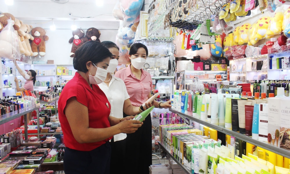 Phụ nữ Yên Phong thi đua làm theo lời Bác
