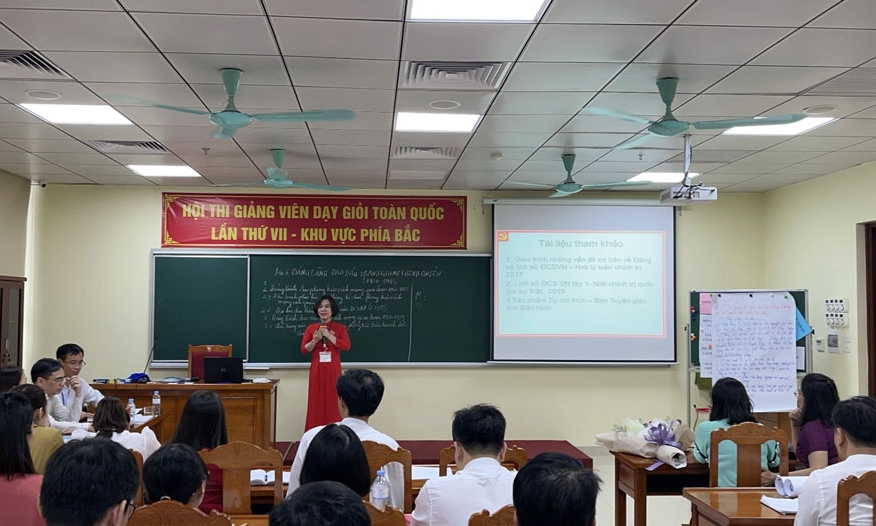 Trường Chính trị Nguyễn Văn Cừ  vận dụng các Văn kiện  Đại hội Đảng vào nghiên cứu, giảng dạy