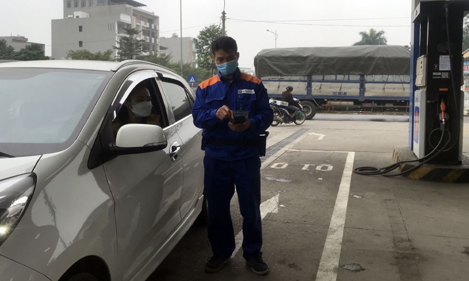 Thêm tiện ích, an toàn cho khách khi mua xăng dầu