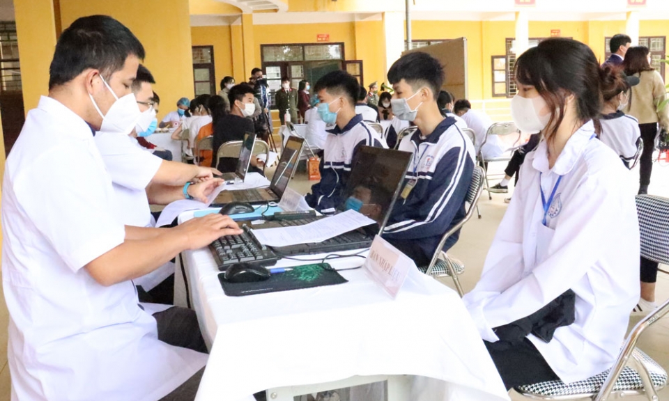 Hơn 20 nghìn trẻ em từ 15-17 tuổi được tiêm 1 mũi vắc-xin phòng COVID-19