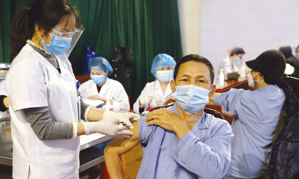 Tăng cường năng lực thu dung,  điều trị, chủ động ứng phó  diễn biến mới của dịch bệnh