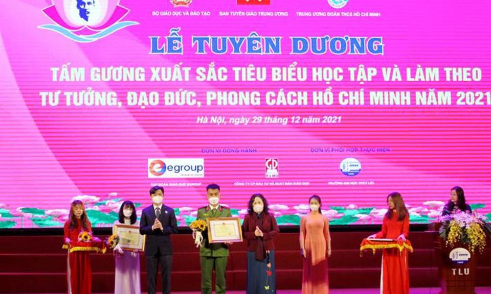 Tuyên dương tấm gương xuất sắc, tiêu biểu học tập và làm theo tư tưởng, đạo đức, phong cách Hồ Chí Minh năm 2021