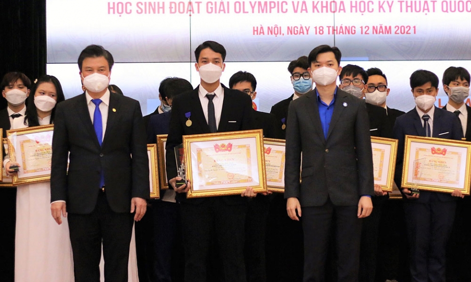 2 học sinh Trường THPT Hàn Thuyên được Thủ tướng Chính phủ tặng Bằng khen
