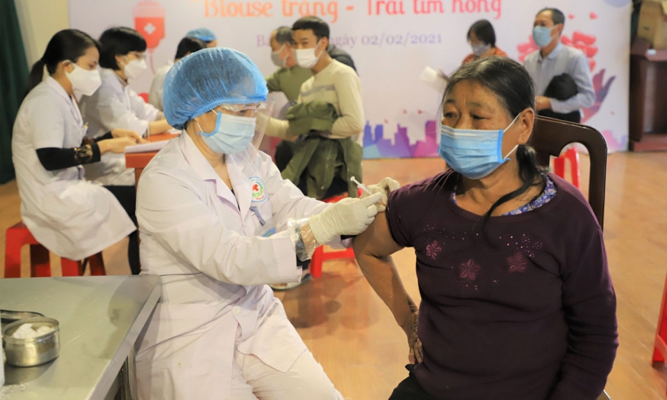 Tiêm bổ sung mũi 3 vắc-xin phòng COVID-19 cho 210 bệnh nhân ung thư và chạy thận nhân tạo