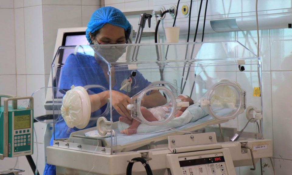Cặp song sinh đầu tiên ra đời nhờ kỹ thuật thụ tinh ống nghiệm tại Bệnh viện Sản - Nhi Bắc Ninh