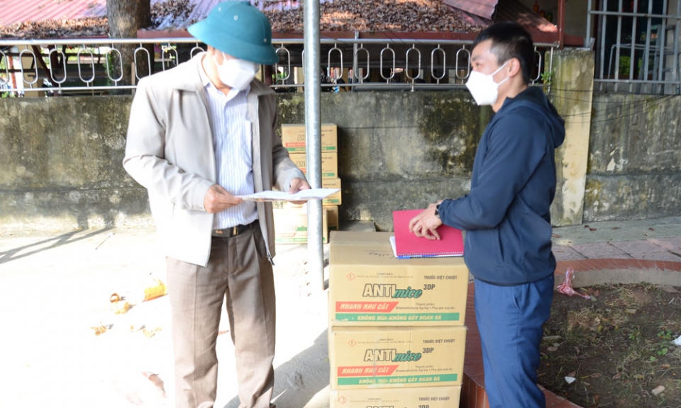 Lương Tài hỗ trợ 670 kg  thuốc diệt chuột bảo vệ  sản xuất vụ xuân