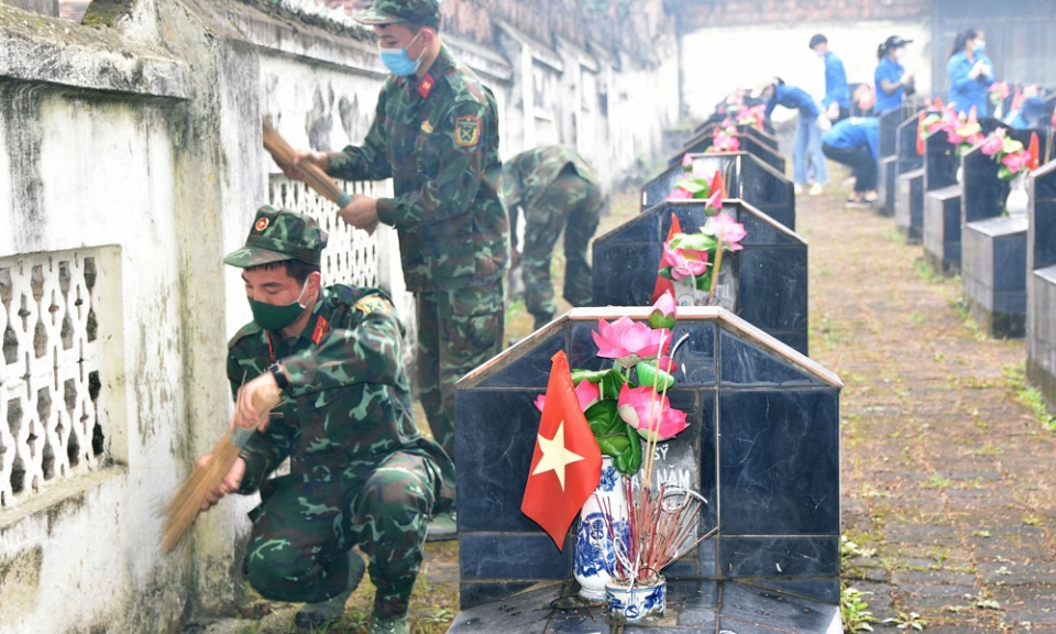 Bộ đội và đoàn viên, thanh niên làm công tác dân vận