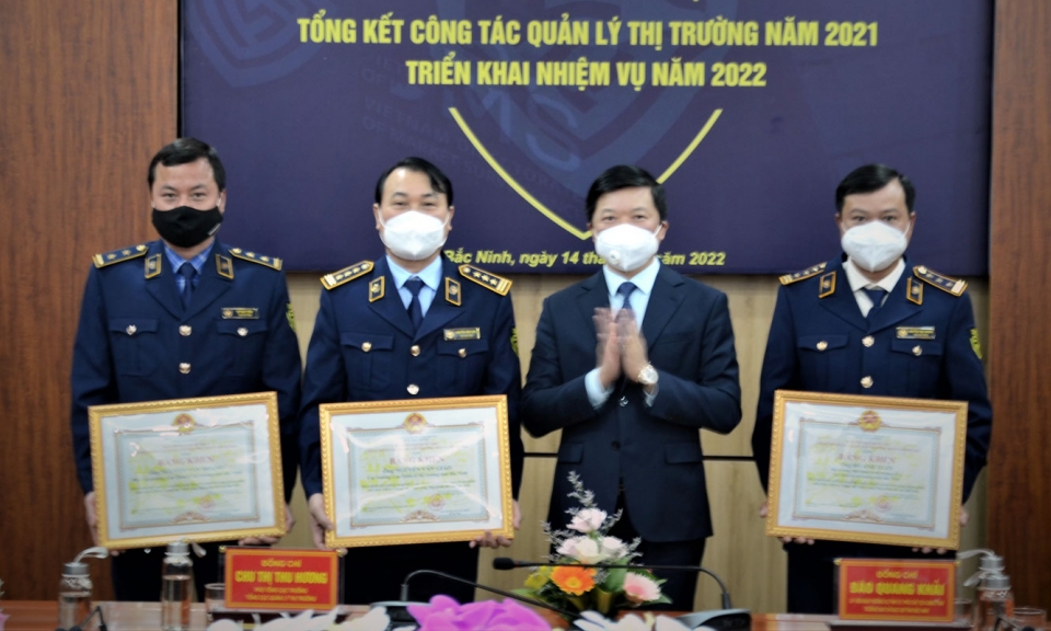 Tích cực phát hiện, ngăn chặn hàng lậu góp phần ổn định thị trường